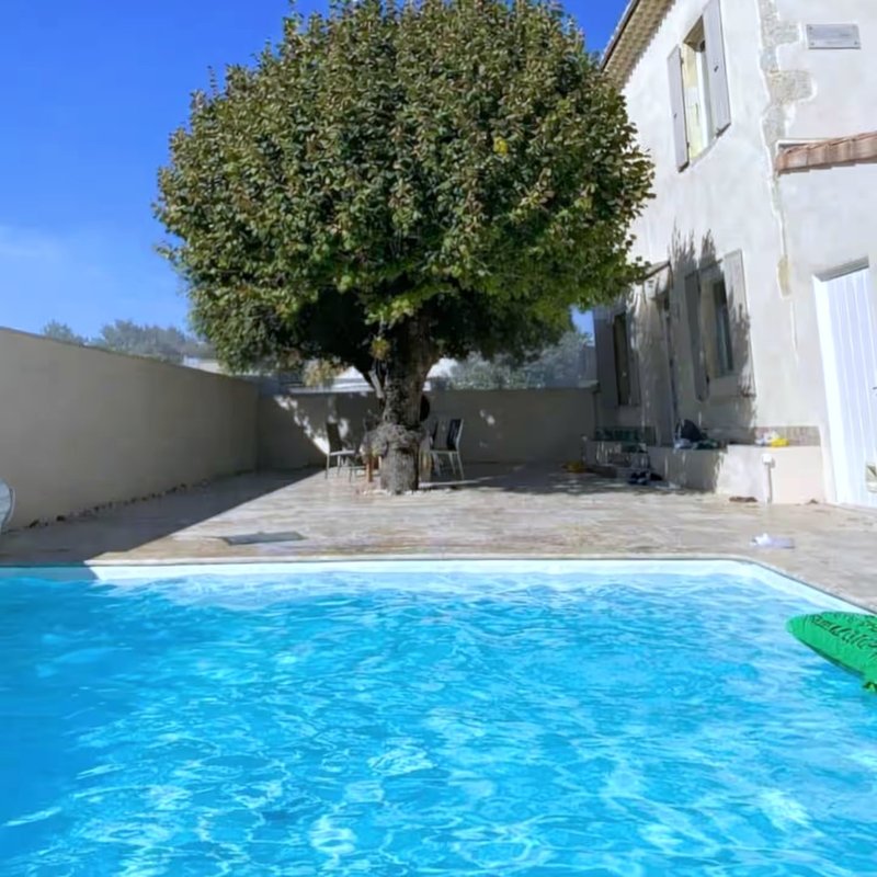 Piscine et maison